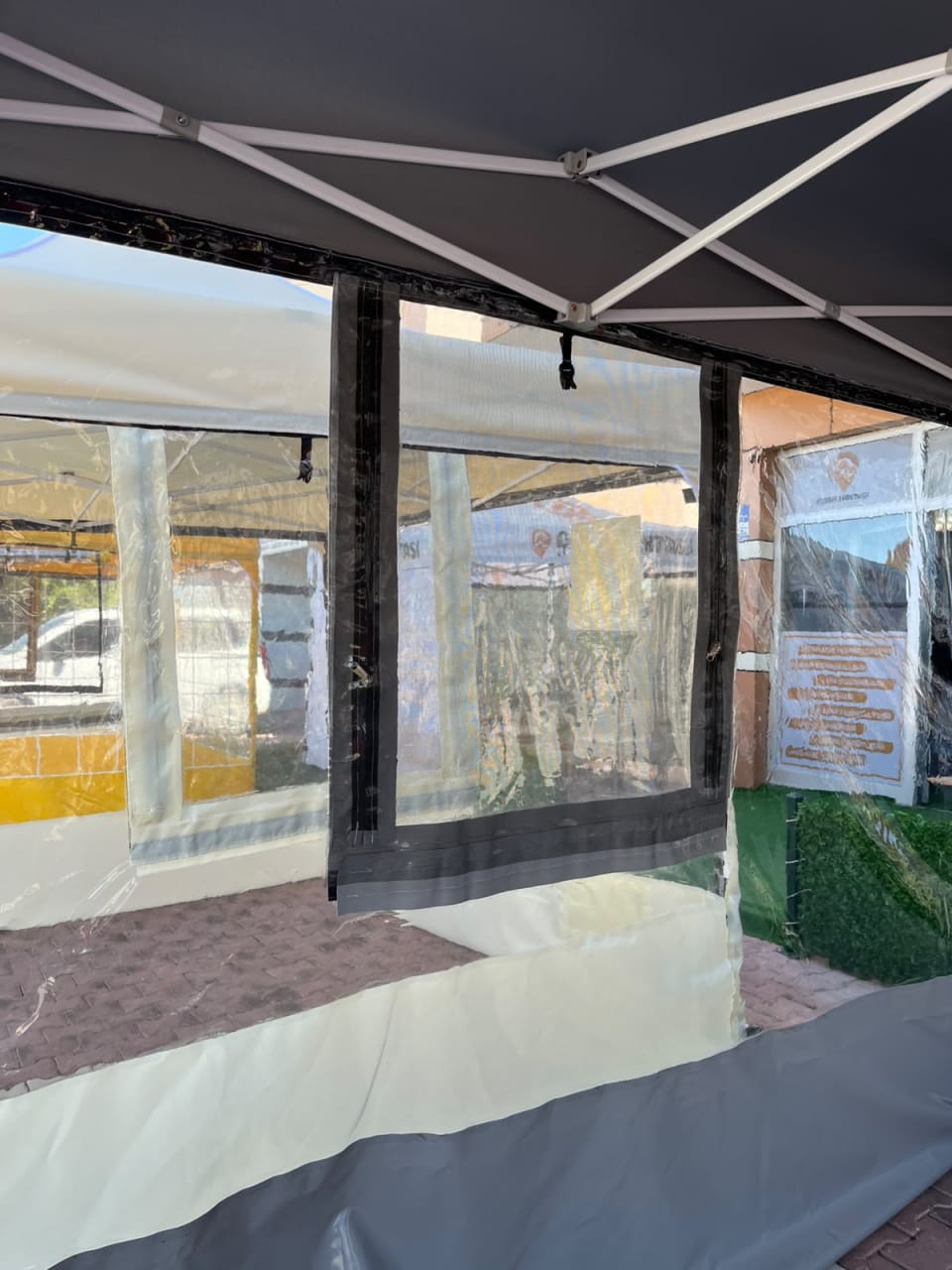 CADNOX Vistral 3×3 şeffaf kış bahçesi kamp çadırı – gri iç pencere detayı