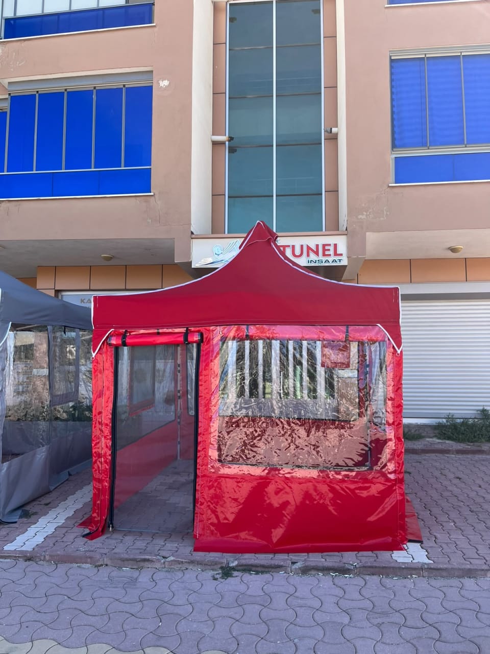 CADNOX Vistral 3×3 şeffaf kış bahçesi kamp çadırı – kırmızı ön görünüm