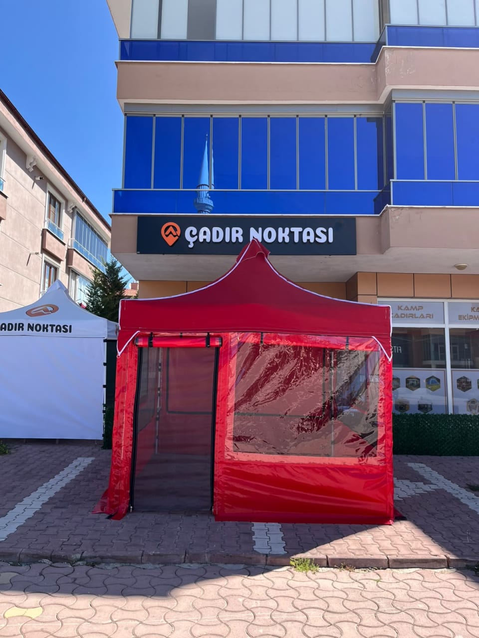 CADNOX Vistral Plus 3×3 şeffaf perdeli kış bahçesi kamp çadırı – kırmızı ön görünüm