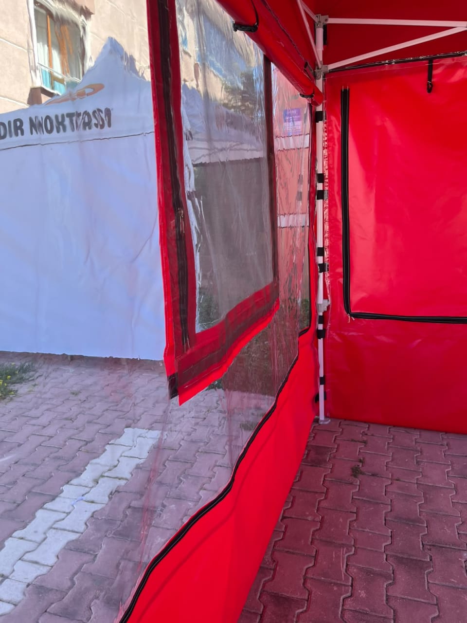 CADNOX Vistral Plus 3×3 şeffaf perdeli kış bahçesi kamp çadırı – yan panel ve perde detayı