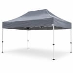 Beyaz zeminde gri üst bezli 3×4,5 gazebo çadır ve 30’luk beyaz iskelet takımı