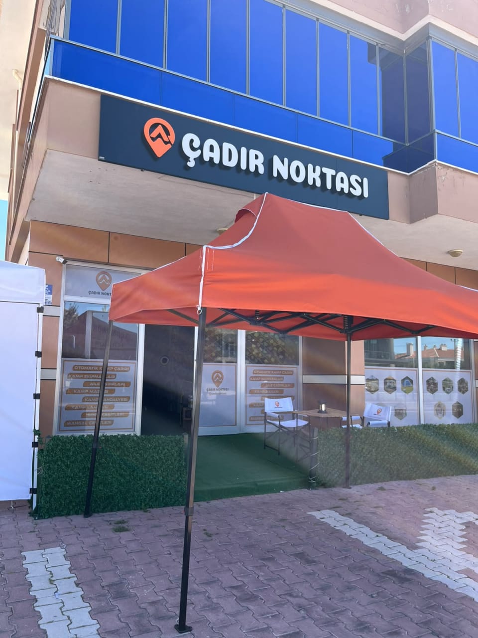 CADNOX 3×2 Premium siyah iskeletli gazebo çadırın yandan görünümü