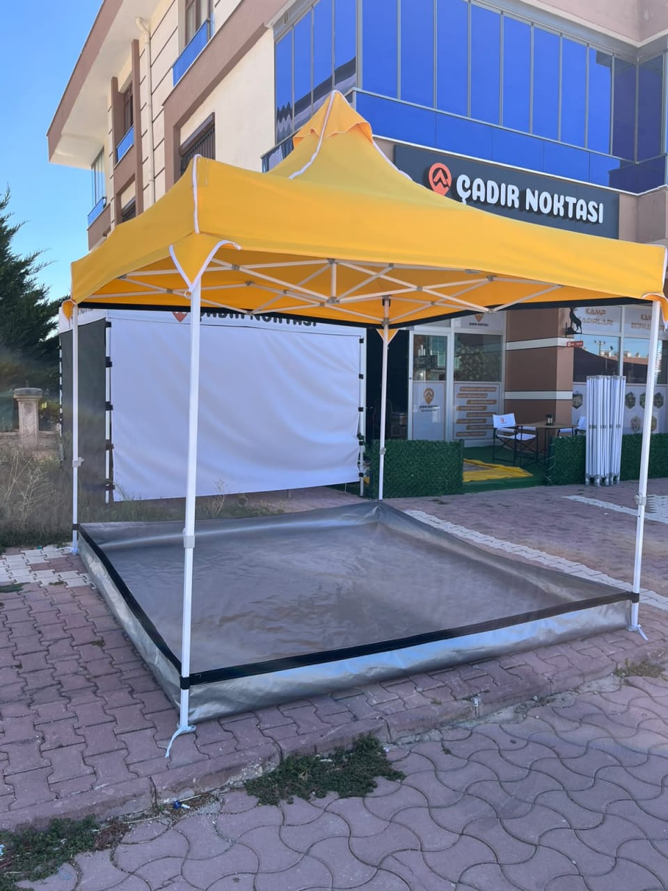 Vistral 3×3 gri alt zemin brandası kurulum görünümü 1; iskelet ve üst tavan satışa dahil değildir