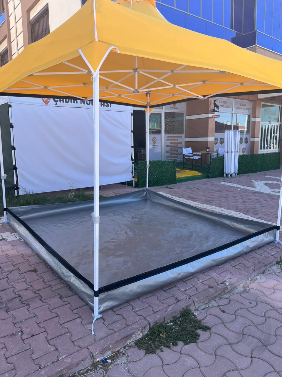 Vistral 3×3 gri alt zemin brandası kurulum görünümü 2; iskelet ve üst tavan satışa dahil değildir