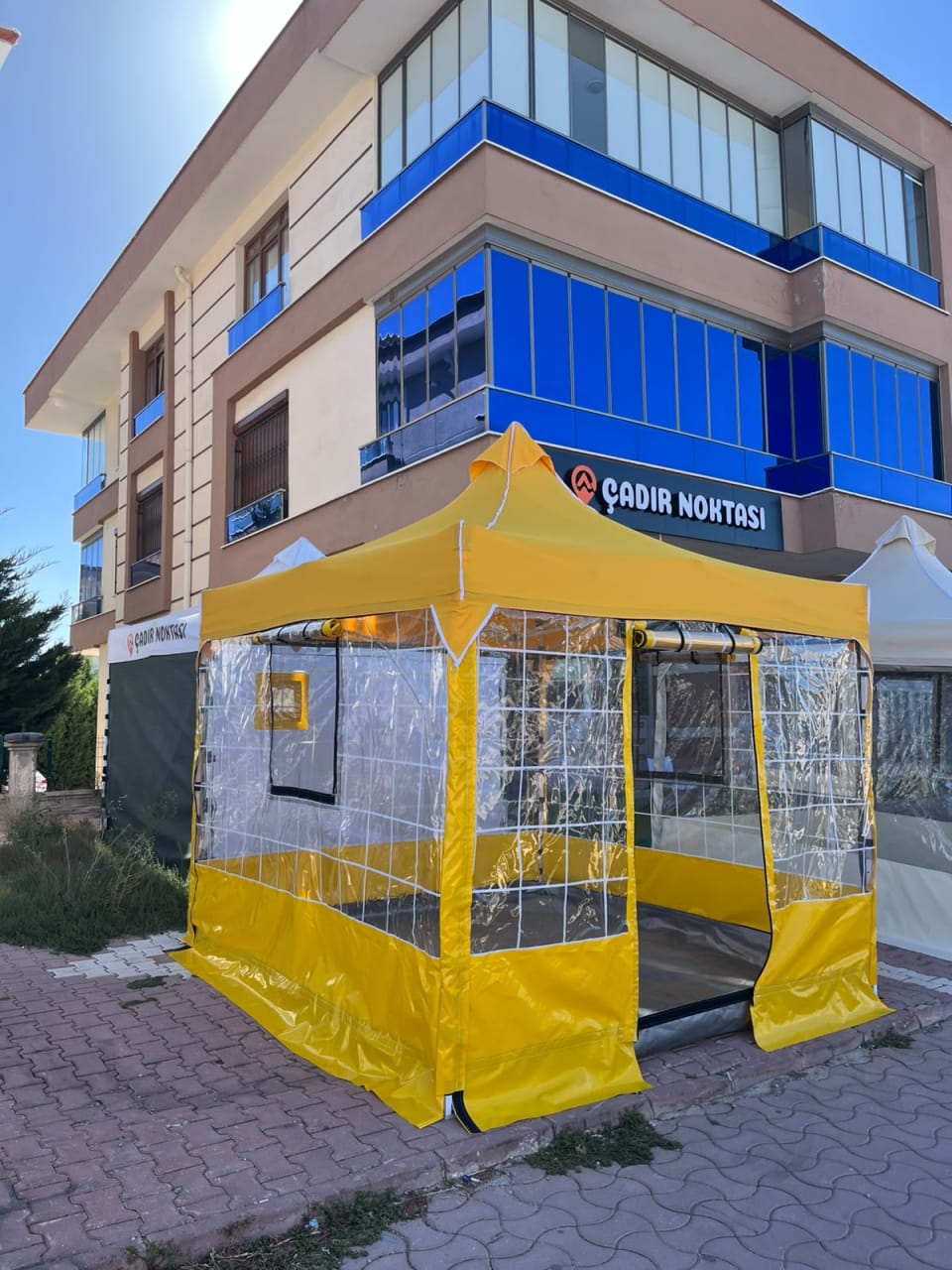CADNOX Vistral Çizgili 3×3 şeffaf kış bahçesi kamp çadırı – sarı genel görünüm