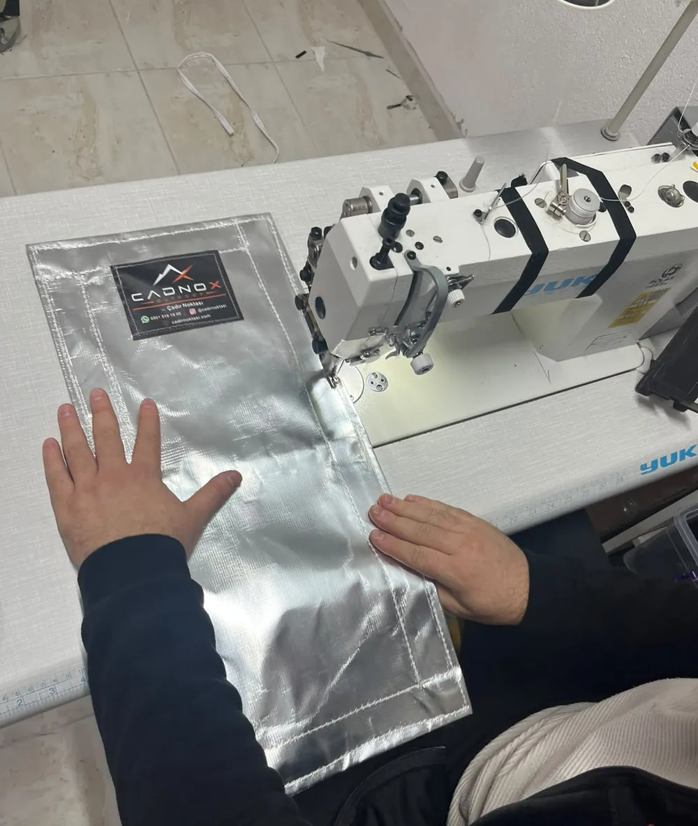 Soba borusu için yanmaz baca çıkışı parçası CADNOX atölyesinde dikiliyor