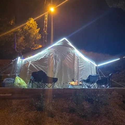 Gece LED ışıklı kamp çadırı ve tente